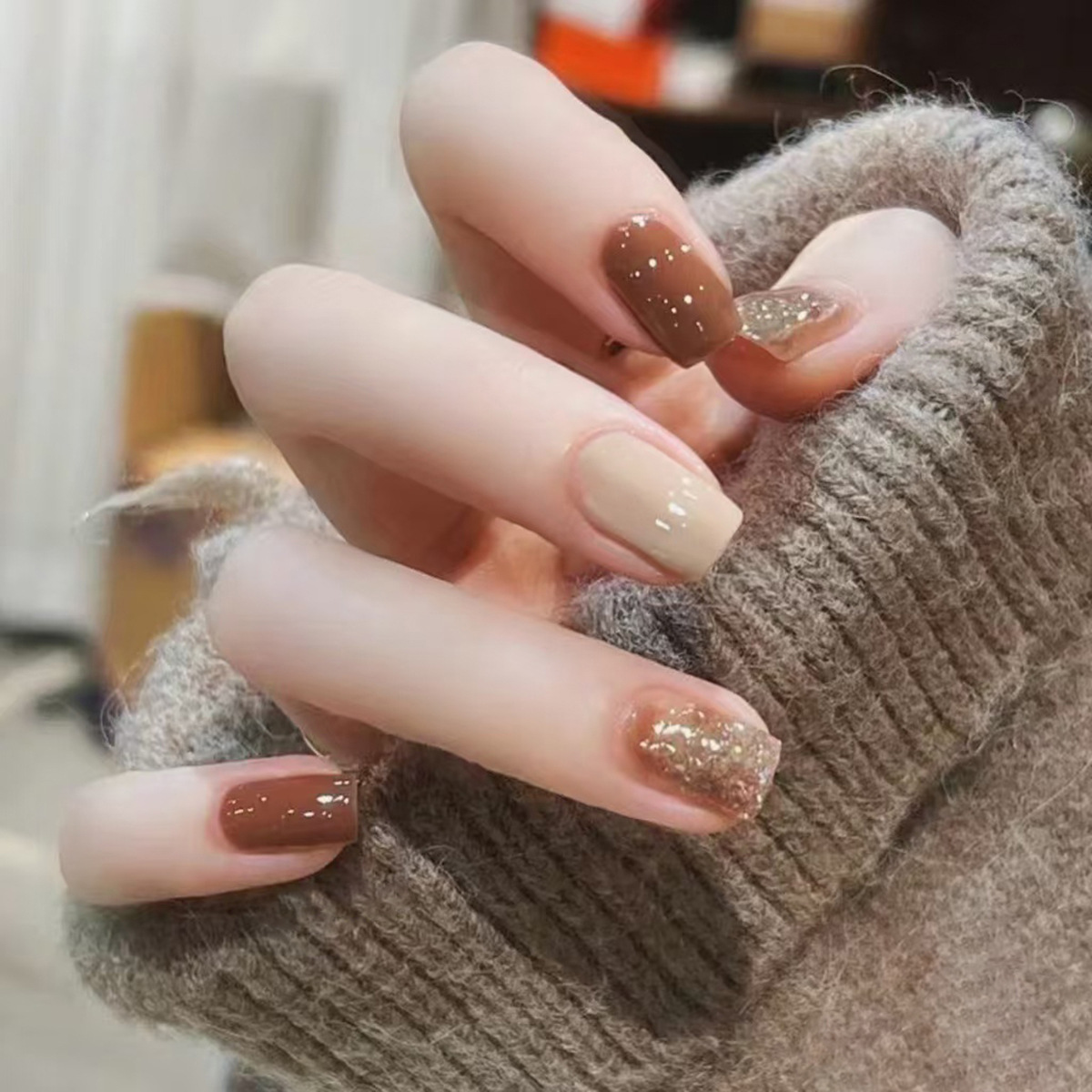 Nail Art Ombre - 24 個キャラメルブラウンオンブルグリッタースティックオンネイルスクエアショートプレス人工爪シンプルエレガント再利用可能な偽ネイルチップアート