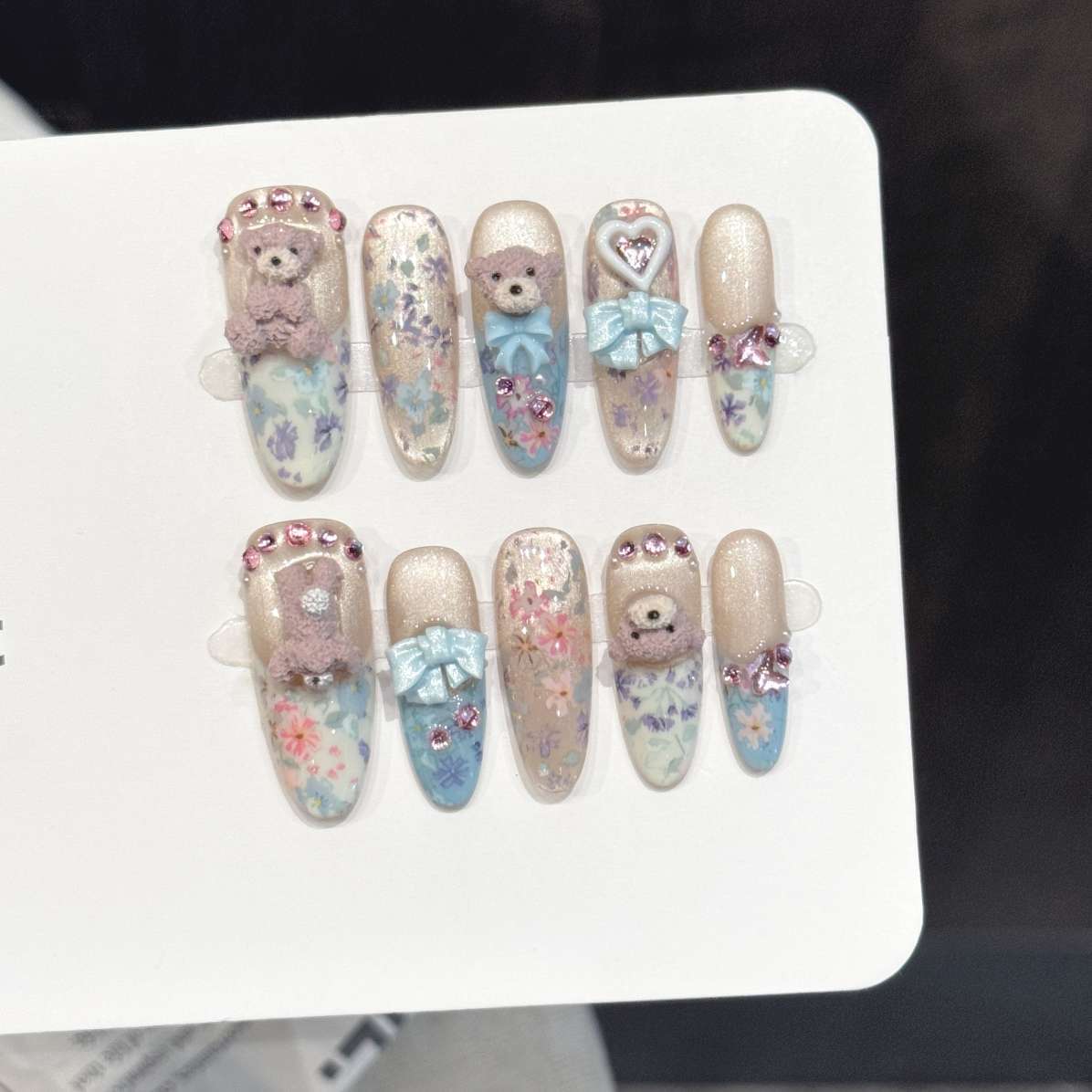 Nail Art Oval - 10個入り純手作りオーバルネイルアート、青い花柄の小さなクマ、白いウサギ、ベリー、ストリーマーとリボン、女性に最適