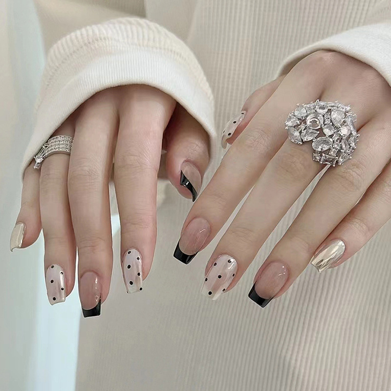 24枚入りミディアムサイズの棺型プレスオンネイル、シンプルバ - Nail Art Ombre のレビューと価格