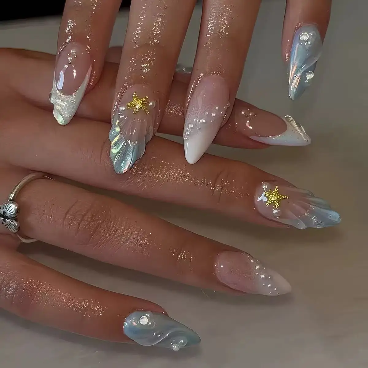 短い楕円形の3Dパールシェルフレンチつけ爪24枚入り、自己粘 - Nail Art Oval のレビューと価格