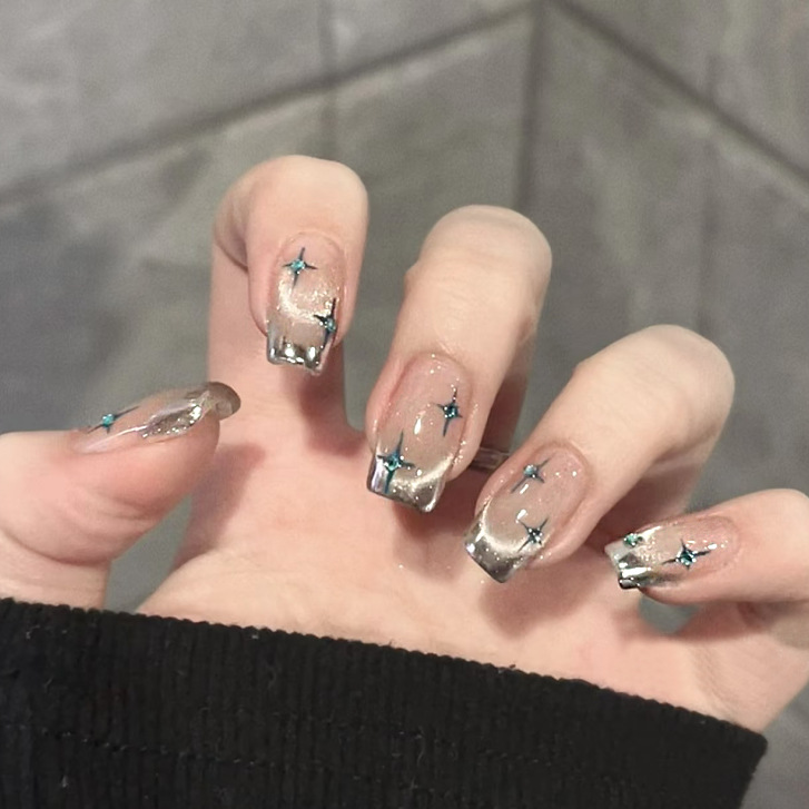 24枚入りショートスクエアプレスオンネイル ブラックブルーオ - Nail Art Ombre のレビューと価格