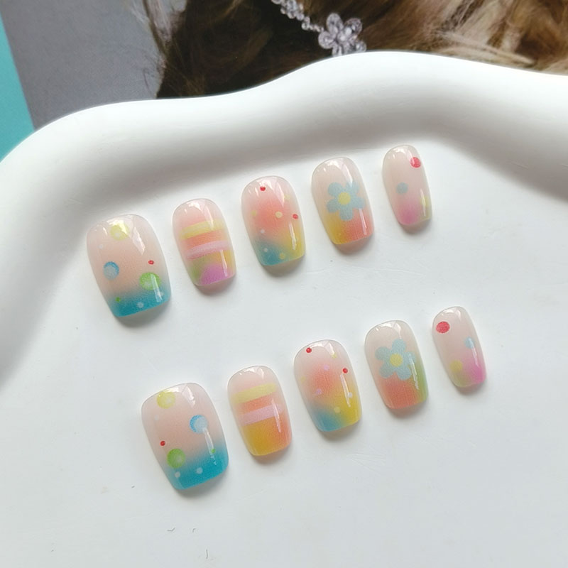 10個入り レインボーバブルガム スウィートキュート プレス - Nail Art Ombre のレビューと価格